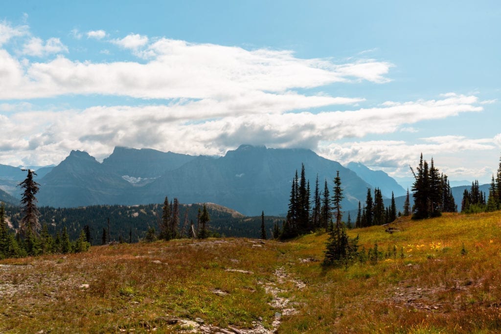 Brown grassy and distant mountains along the Highline Trail down to The Loop