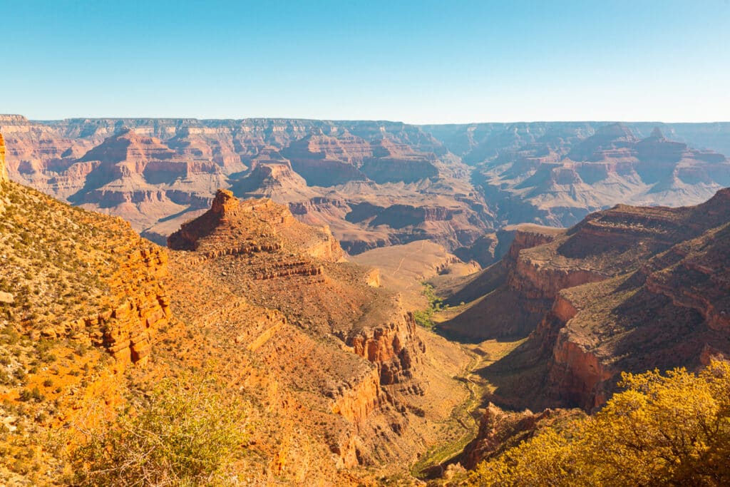 View of the Grand Canyon along the Bright Angel Trail