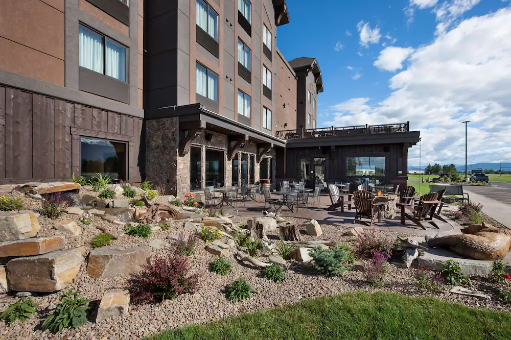 Lawn furniture in front of the sunny Country Inn and Suites in Kalispell, MT