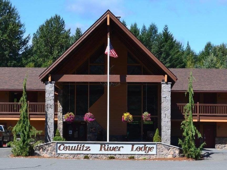 Cowlitz River Lodge near Mount Rainier National Park