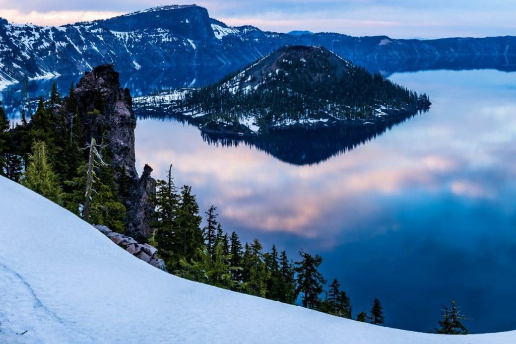 Discovery Point Trail in winter in Crater Lake National Park