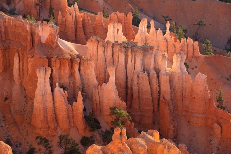 Fairyland Loop hiking trail in Bryce Canyon National Park