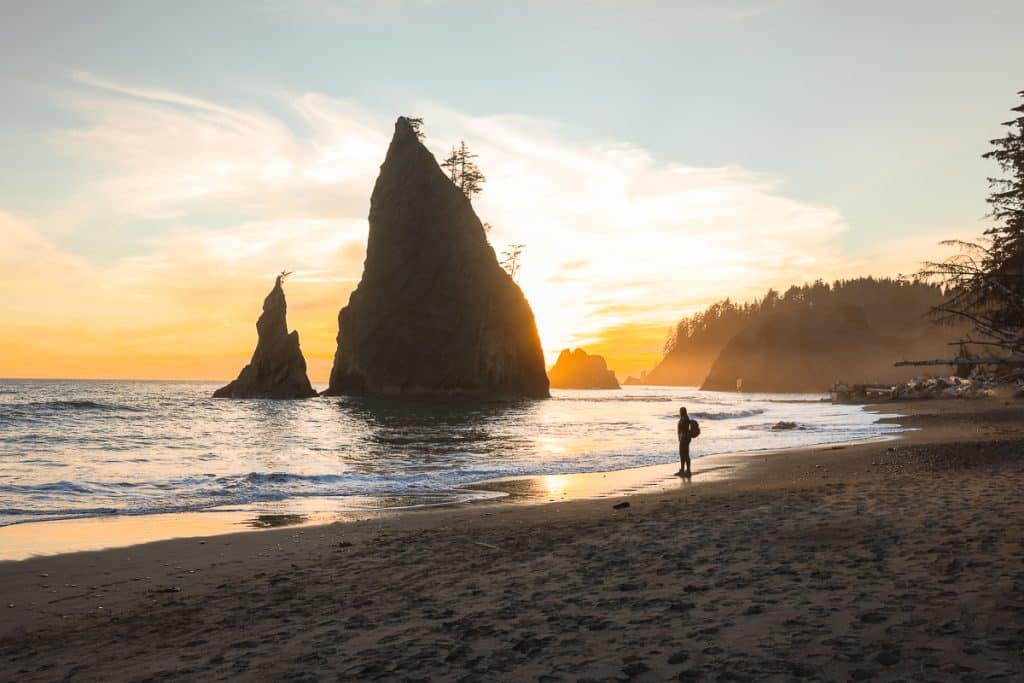 Sunset at Hole-in-the-Wall in Rialto Beach in Olympic National Park