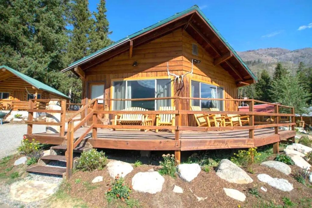 Cabin at Silver Gate Lodging near Yellowstone National Park