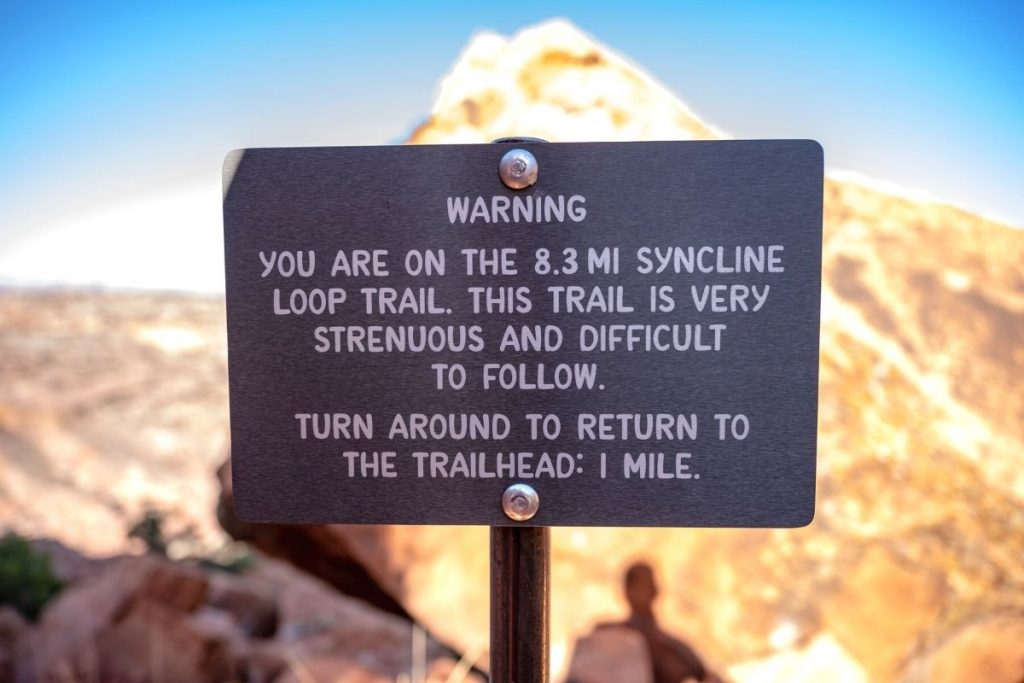 Sign reading a warning about the strenuous Syncline Loop in Canyonlands